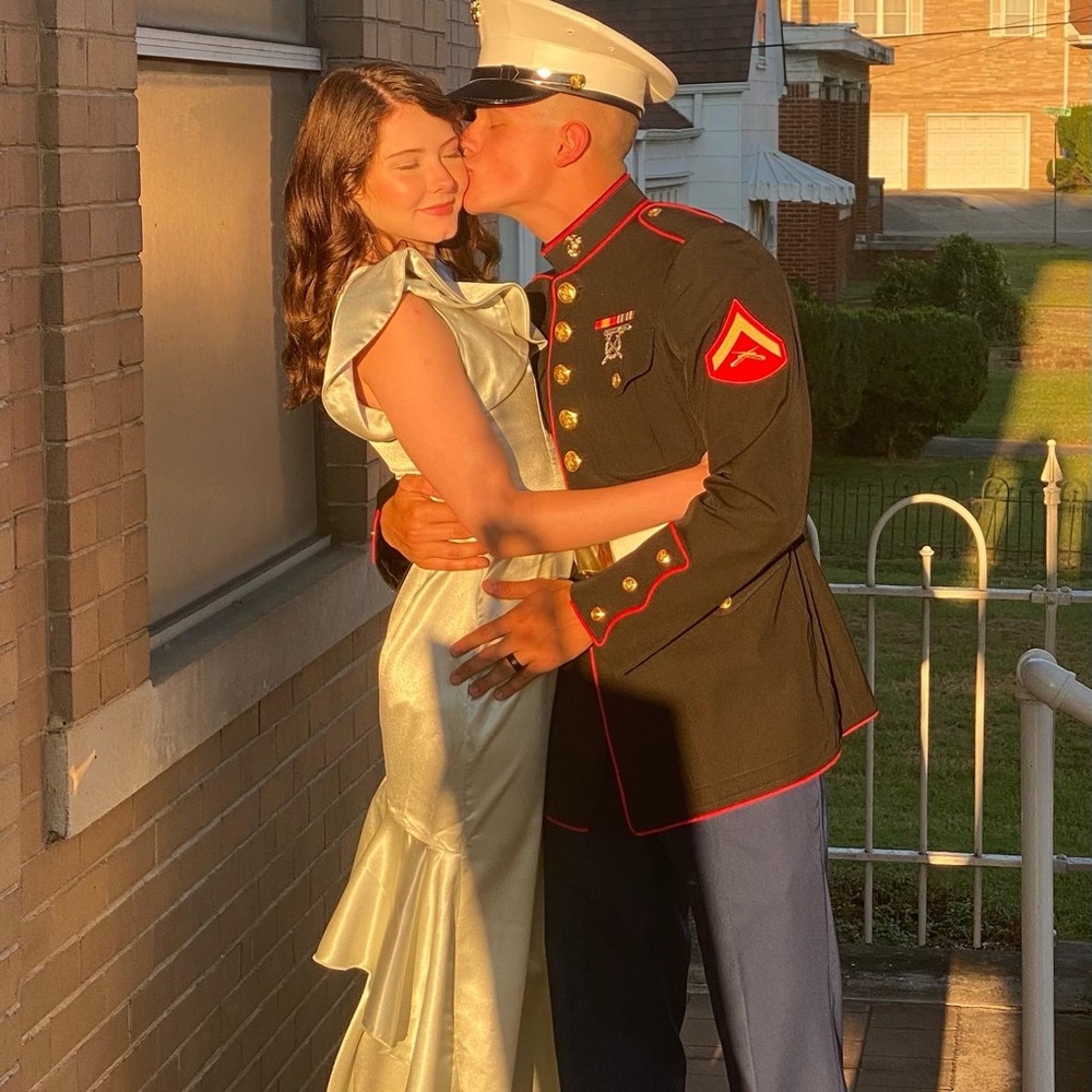 ✨Hi! I'm Lexi✨💜ALL OFFERS WELCOME💜